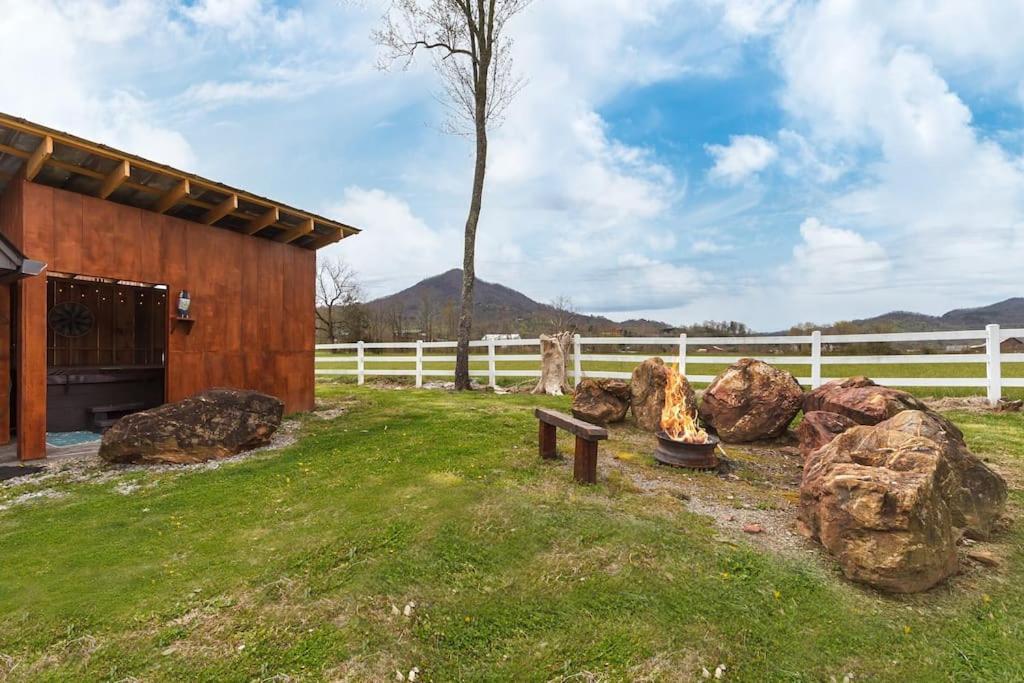 Romantic A-Frame Private Hottub Firepit Neargsmnp Sevierville Ngoại thất bức ảnh