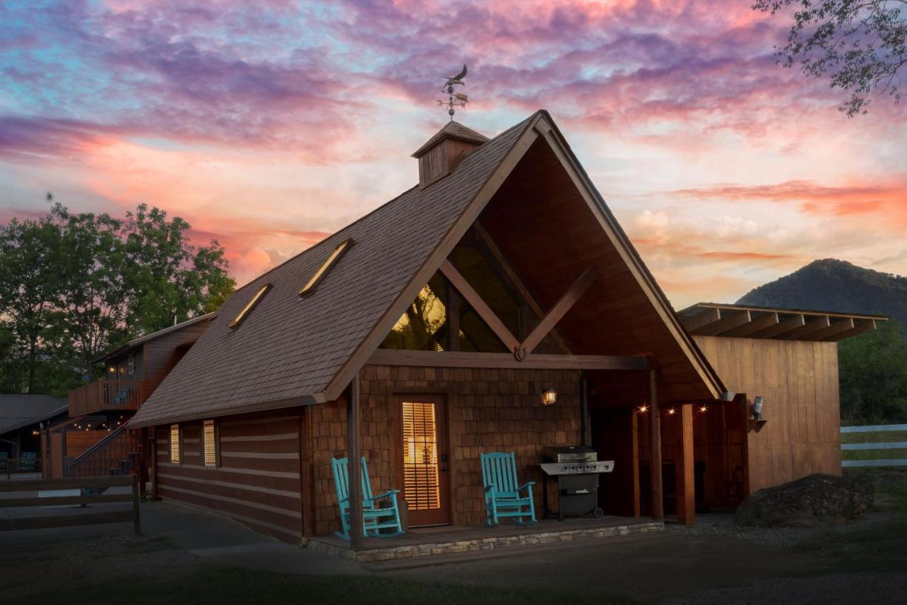 Romantic A-Frame Private Hottub Firepit Neargsmnp Sevierville Ngoại thất bức ảnh